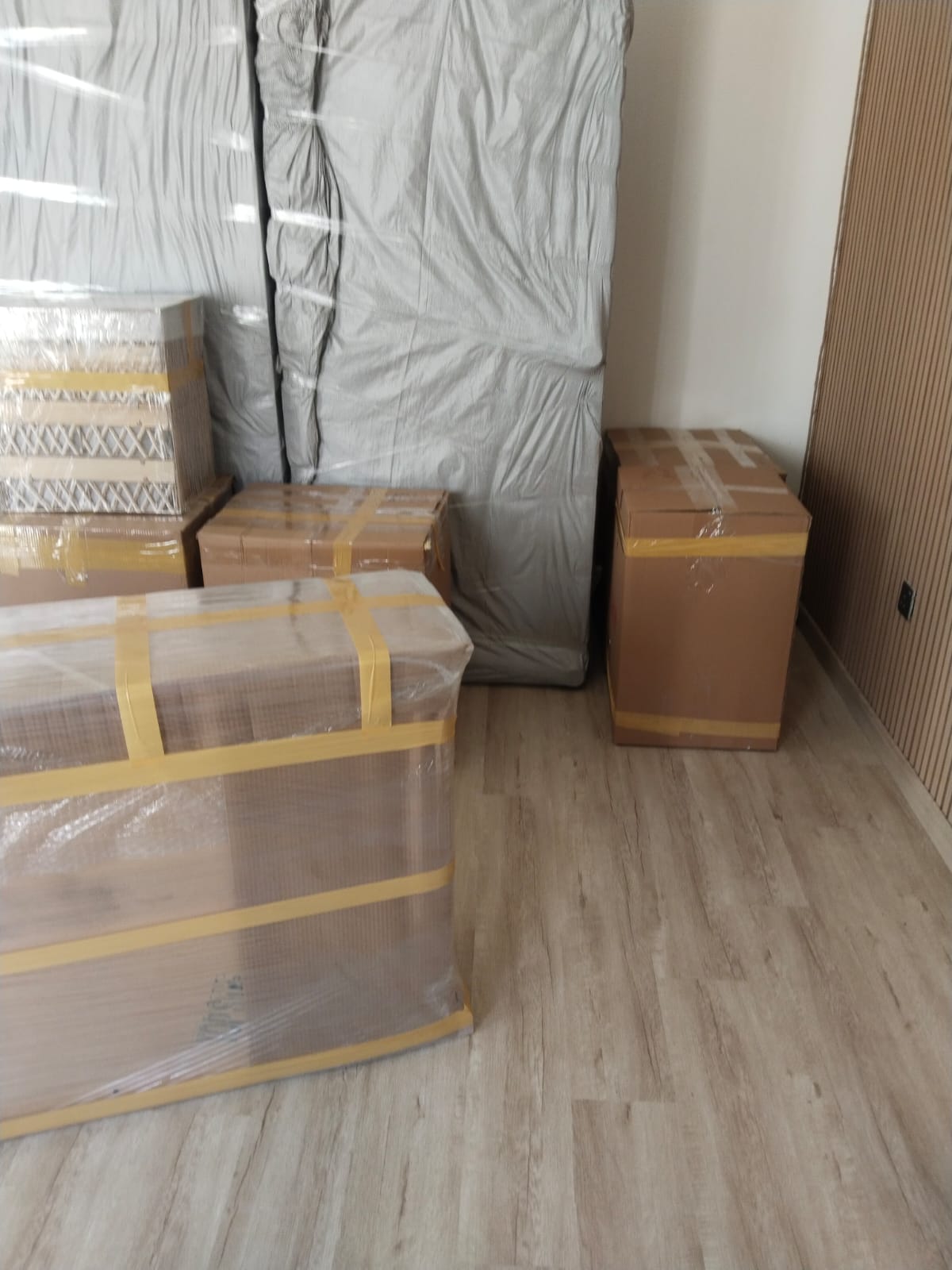 Furniture moving and safe handling in Dubai with wrapped furniture, mattresses and sealed boxes